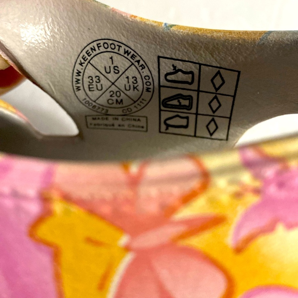 KEEN Slip On Sandals, Loafer, Sz 1, Hikers, Walking, Comfort, Novelty​, Graphics - Picture 5 of 13